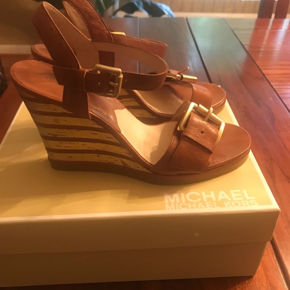 Michael Kors wedges - Picture 2 of 3